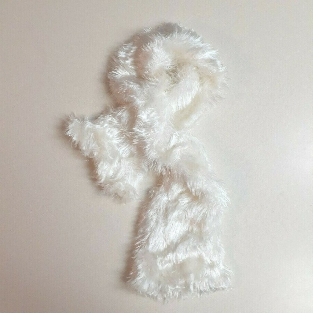 Vintage White Shimmery Faux Fur Keyhole Scarf
